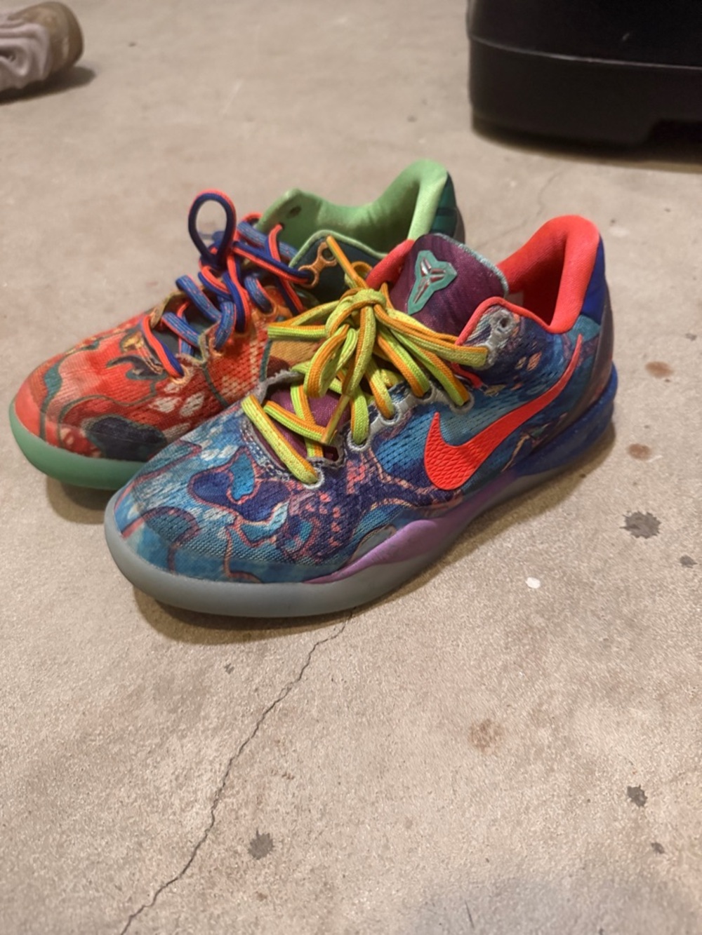 Nike What the ? Kobe 8 Low Basketball Sneakers - Blue/Red/Green